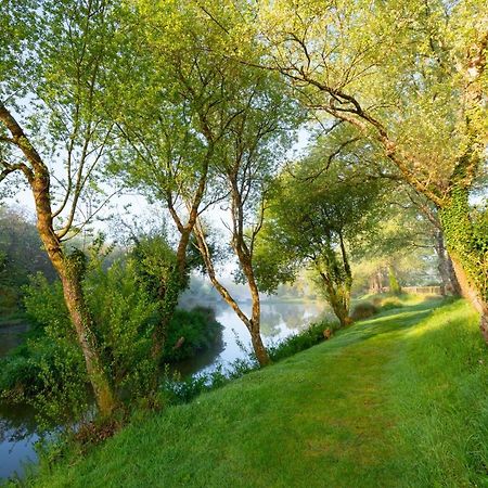 Our Kingfisher 34-4 Persons With Private Hot Tub-Pet Friendly-Tranquil Holiday Away From It All Yet Not Far From St Austell- The Holiday Home Has Two Bedrooms, Living And Dining Area, Equipped Kitchen-Decking-Outdoor Furniture-Fishing Lakes-Perfect Grampound Exterior foto